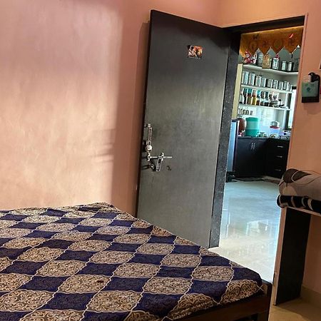 Dwarka Home Stay 2 Only Family Extérieur photo