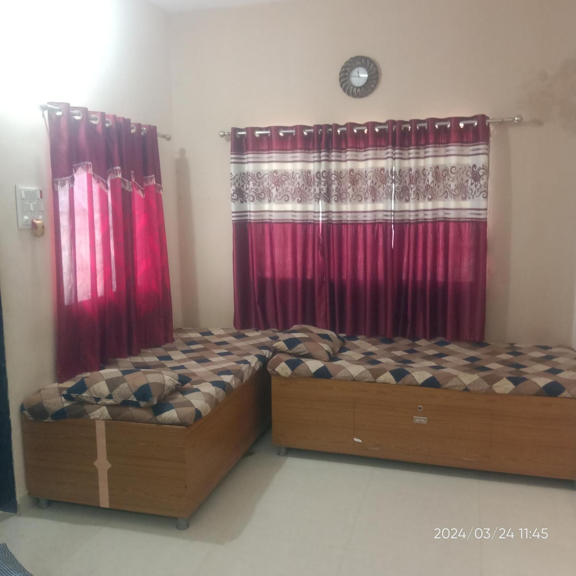 Dwarka Home Stay 2 Only Family Extérieur photo