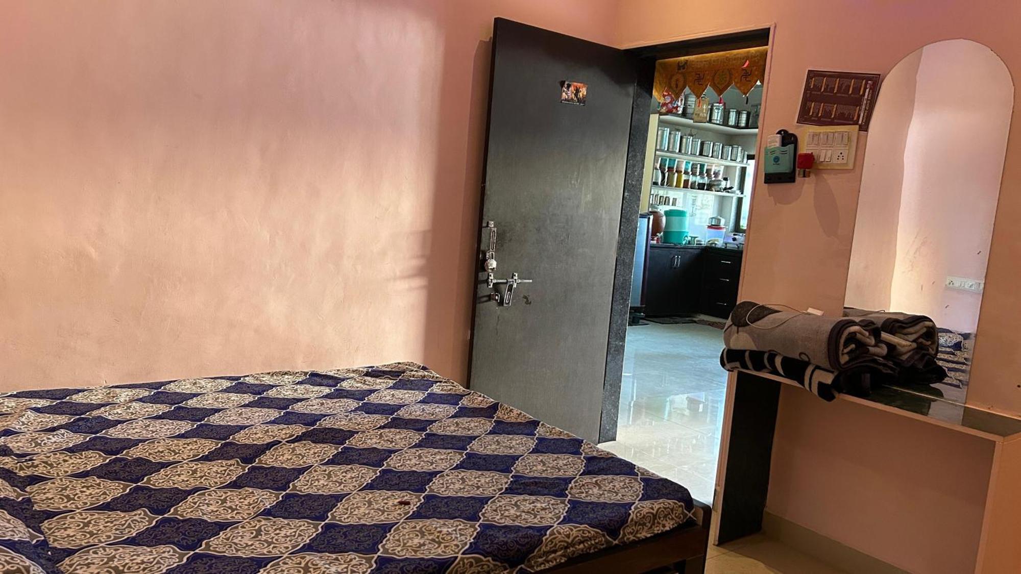 Dwarka Home Stay 2 Only Family Extérieur photo