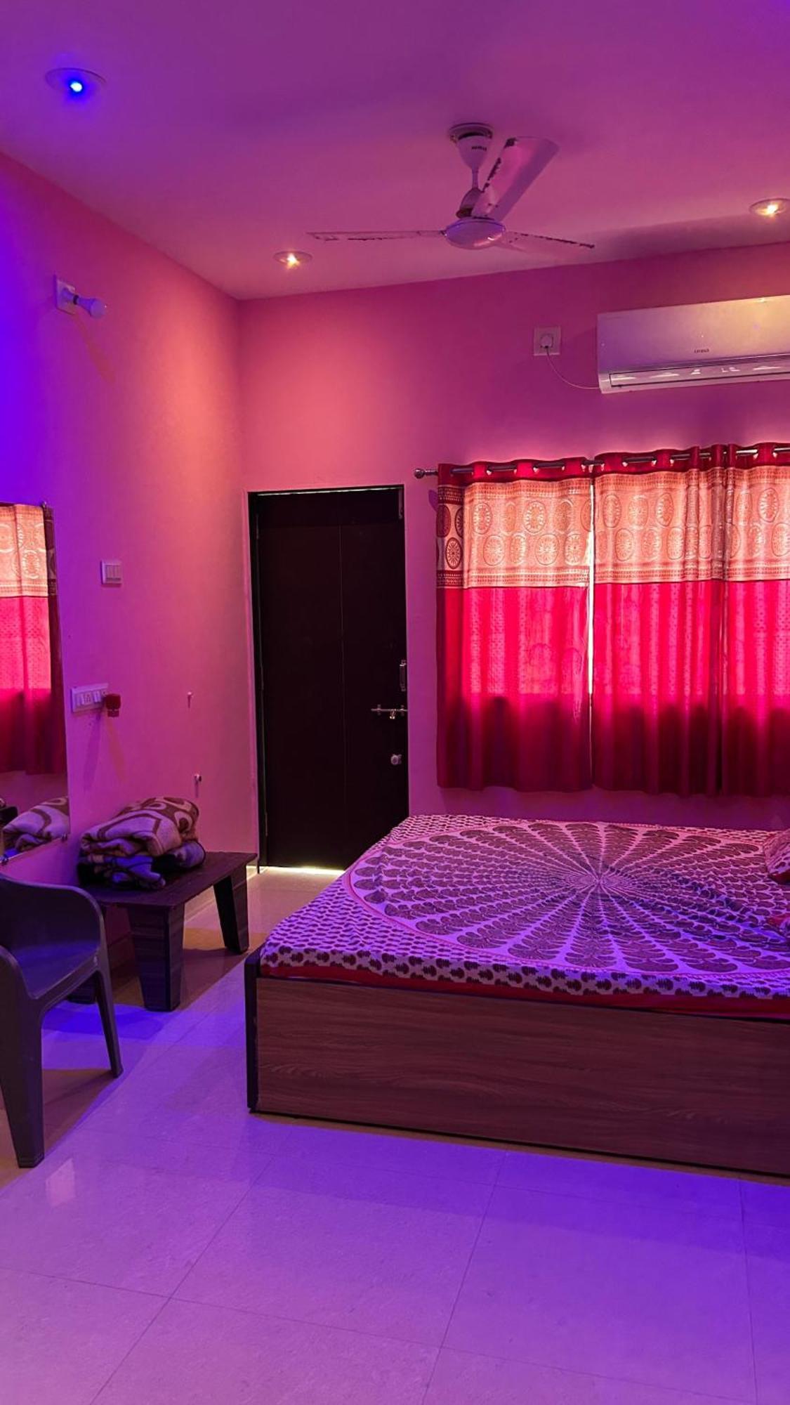Dwarka Home Stay 2 Only Family Extérieur photo